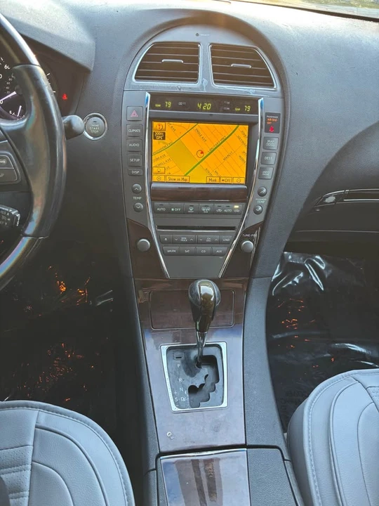 2011 Lexus ES 4th Gen - Image 14 of 15