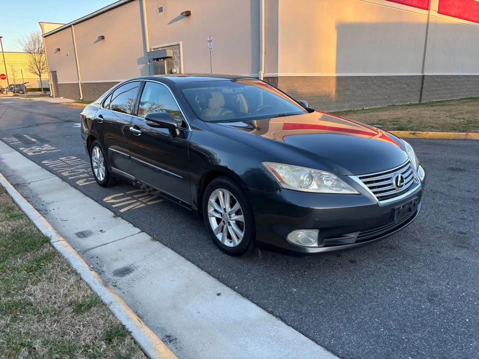 2011 Lexus ES 4th Gen - Image 3 of 15