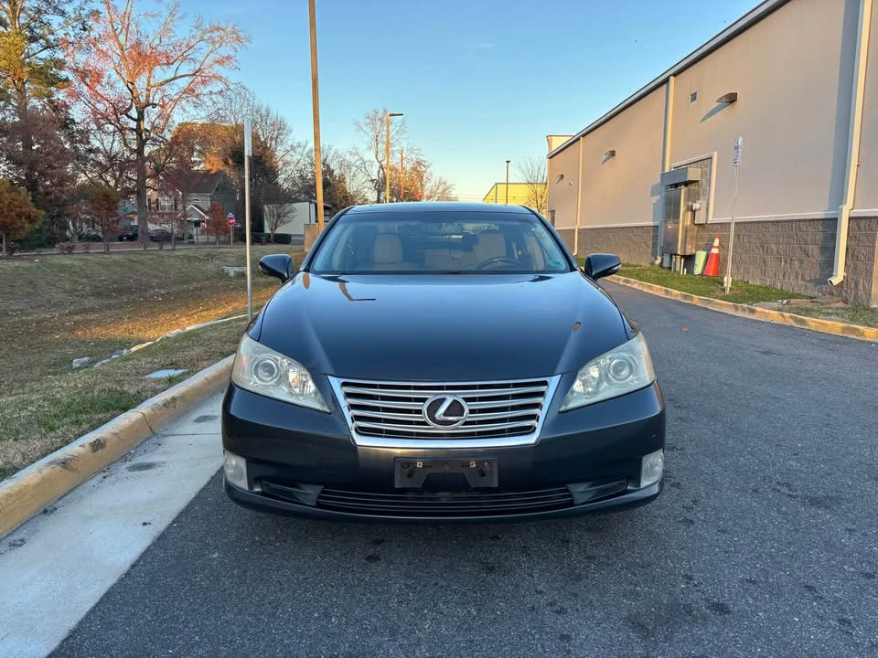 2011 Lexus ES 4th Gen - Image 2 of 15