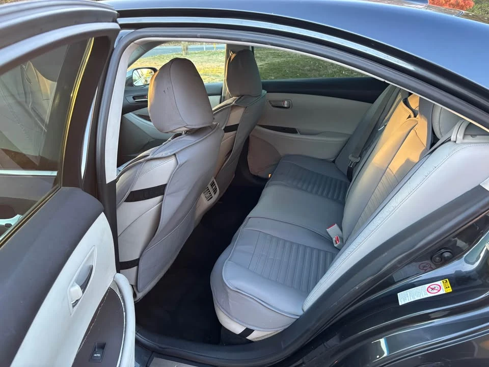 2011 Lexus ES 4th Gen - Image 10 of 15