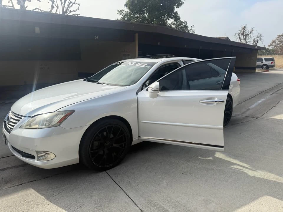 2011 Lexus ES 5th Gen - Image 5 of 13