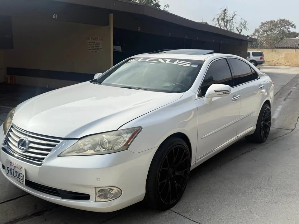 2011 Lexus ES 5th Gen - Image 3 of 13