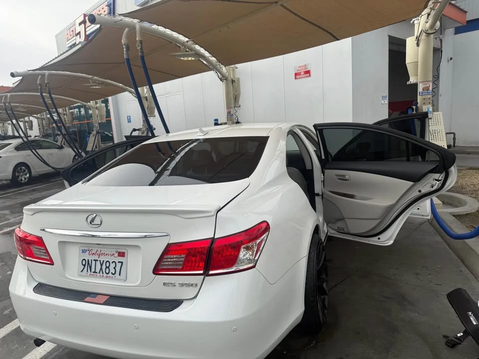 2011 Lexus ES 5th Gen - Image 11 of 13