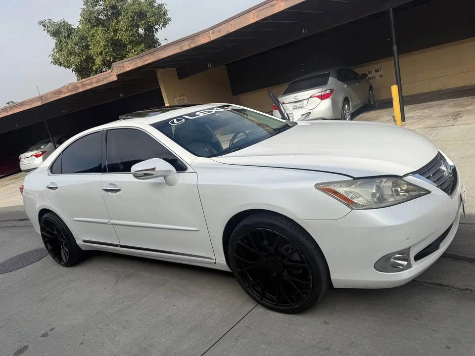2011 Lexus ES 5th Gen - Image 6 of 13