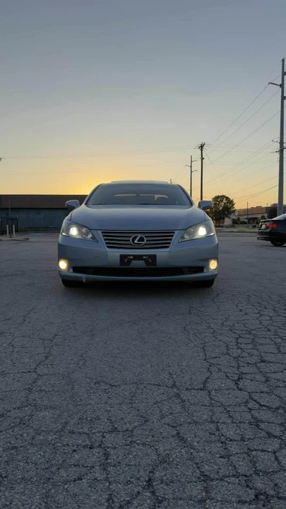 2011 Lexus ES 5th Gen - Image 2 of 14