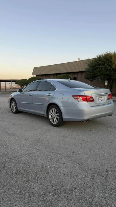 2011 Lexus ES 5th Gen - Image 4 of 14