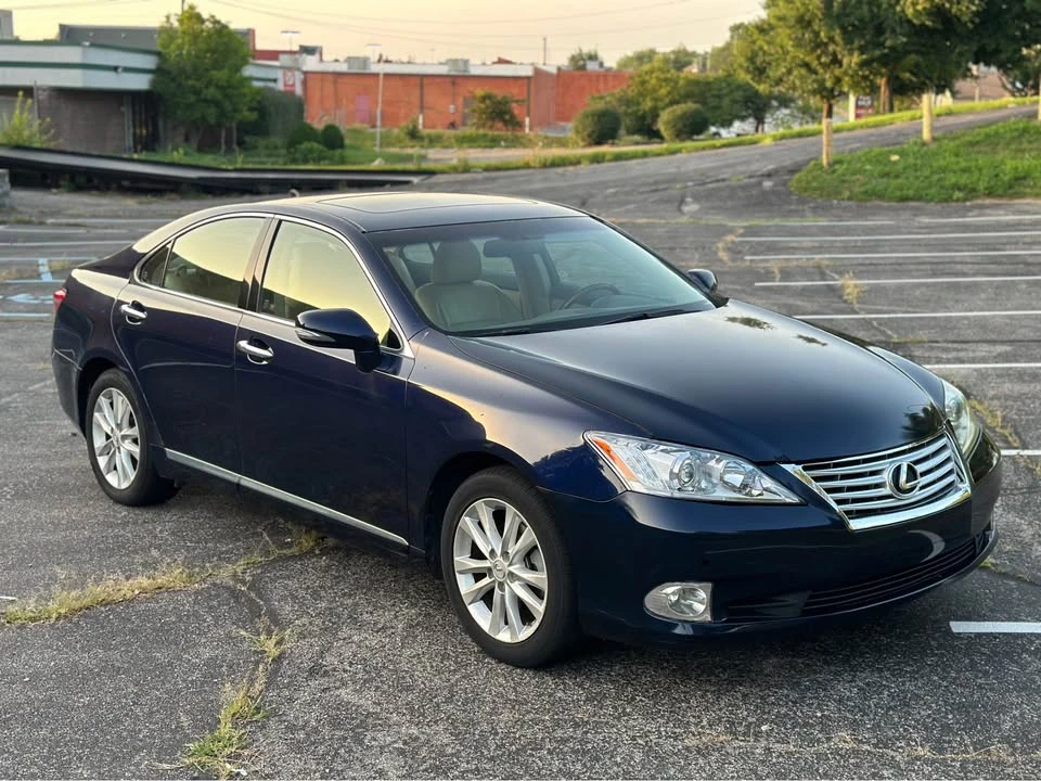 2011 Lexus ES 4th Gen - Image 2 of 12