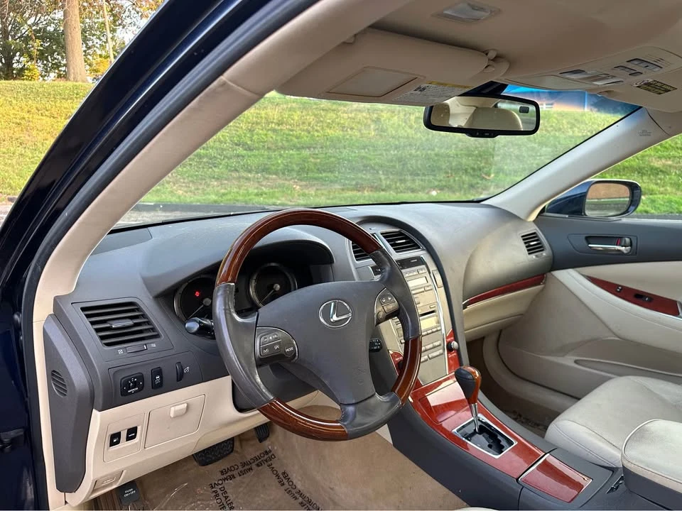 2011 Lexus ES 4th Gen - Image 9 of 12