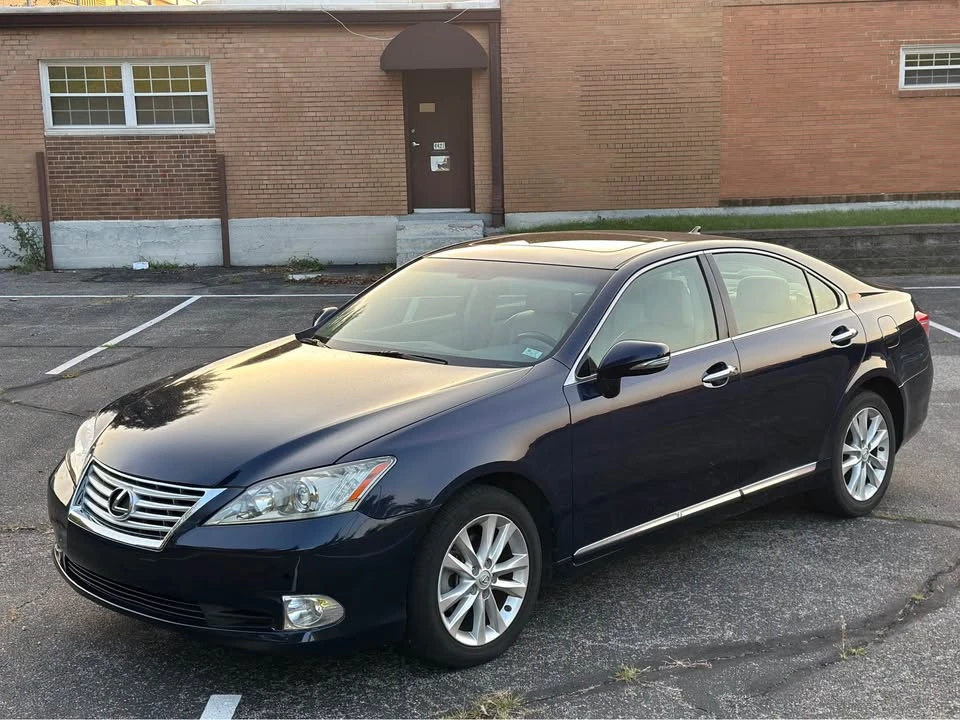 2011 Lexus ES 4th Gen - Image 3 of 12