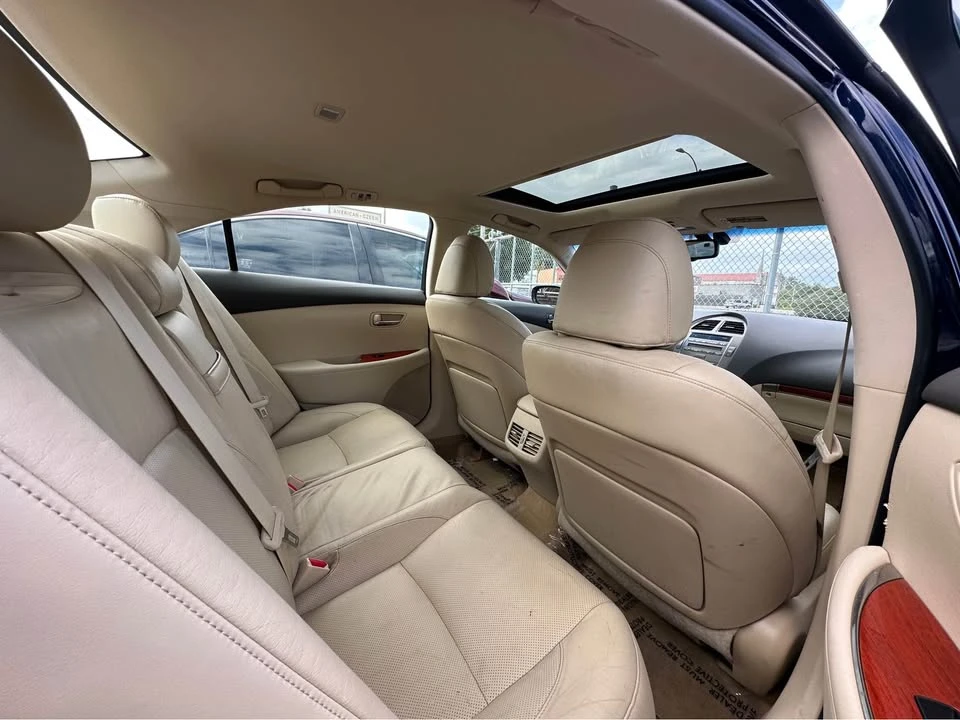 2011 Lexus ES 4th Gen - Image 10 of 12