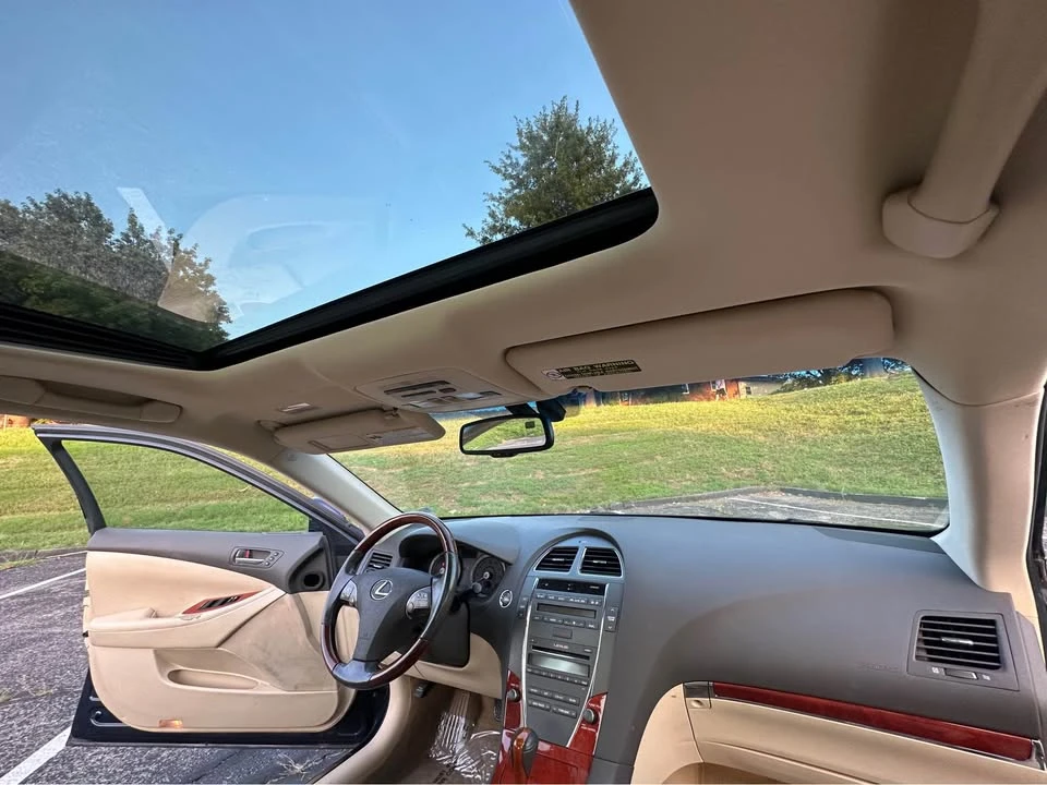 2011 Lexus ES 4th Gen - Image 8 of 12