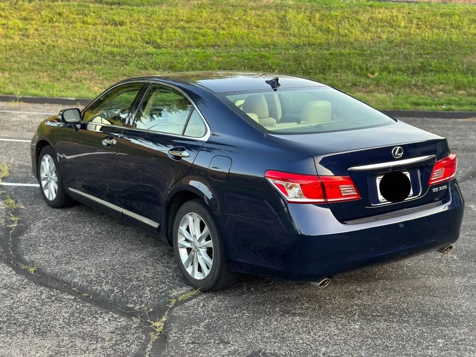 2011 Lexus ES 4th Gen - Image 4 of 12