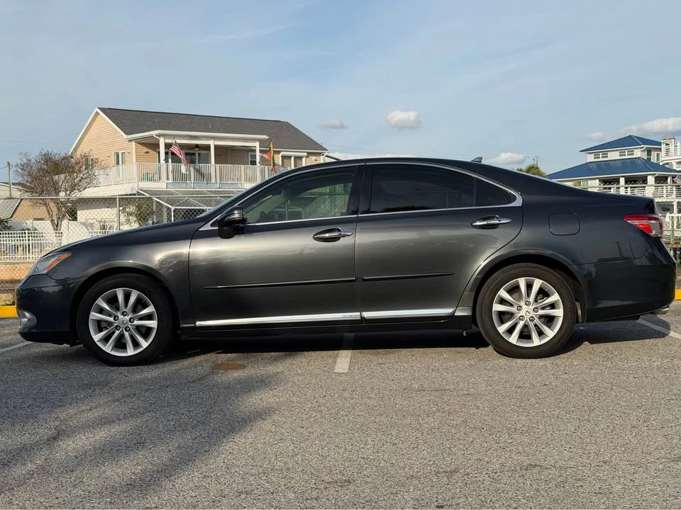 2011 Lexus ES 5th Gen - Image 8 of 17