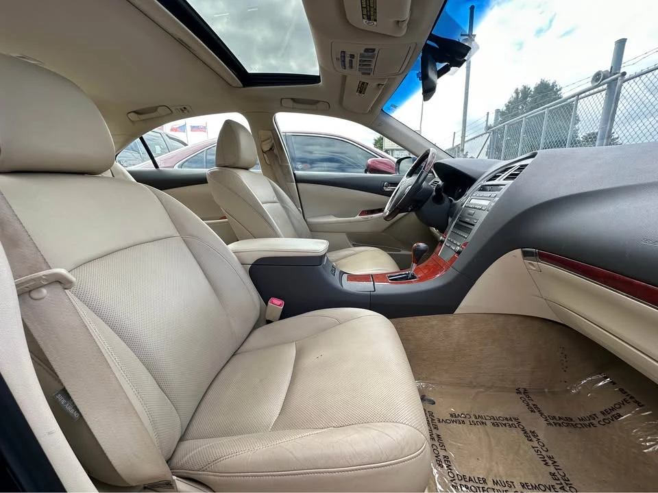 2011 Lexus ES 4th Gen - Image 11 of 12