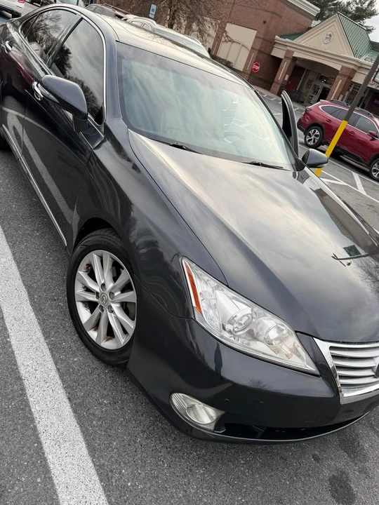 2011 Lexus ES 4th Gen - Image 2 of 10