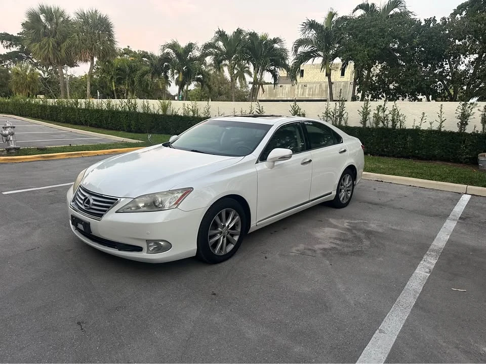 2011 Lexus ES 5th Gen - Image 3 of 13