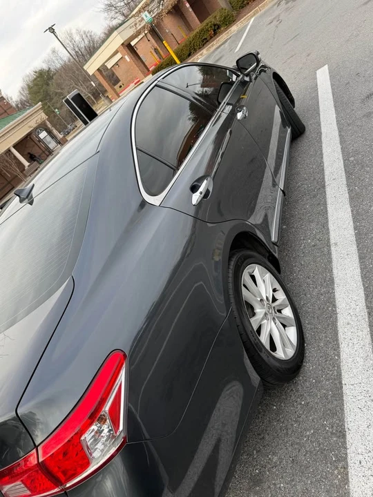 2011 Lexus ES 4th Gen - Image 6 of 10