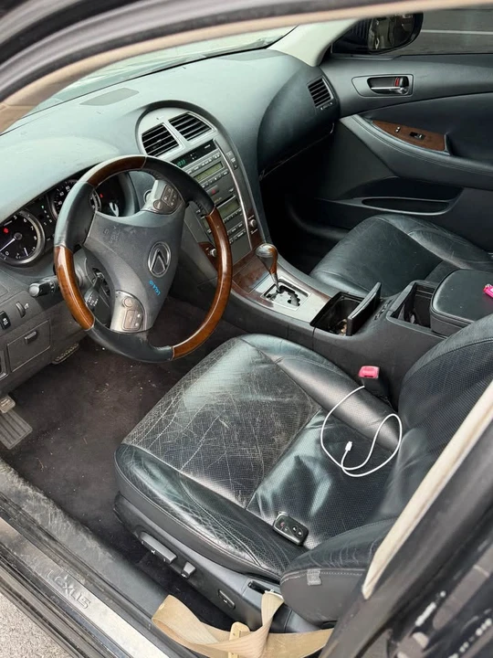 2011 Lexus ES 4th Gen - Image 3 of 10