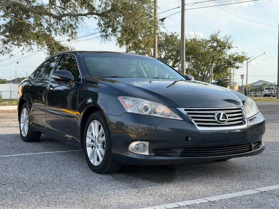 2011 Lexus ES 5th Gen - Image 3 of 17