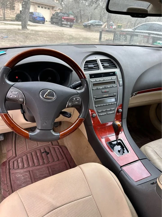 2011 Lexus ES 5th Gen - Image 8 of 12
