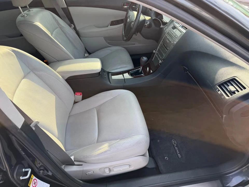 2011 Lexus ES 5th Gen - Image 12 of 17