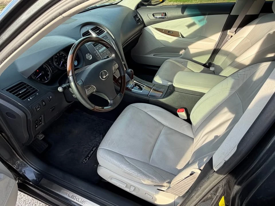2011 Lexus ES 5th Gen - Image 10 of 17