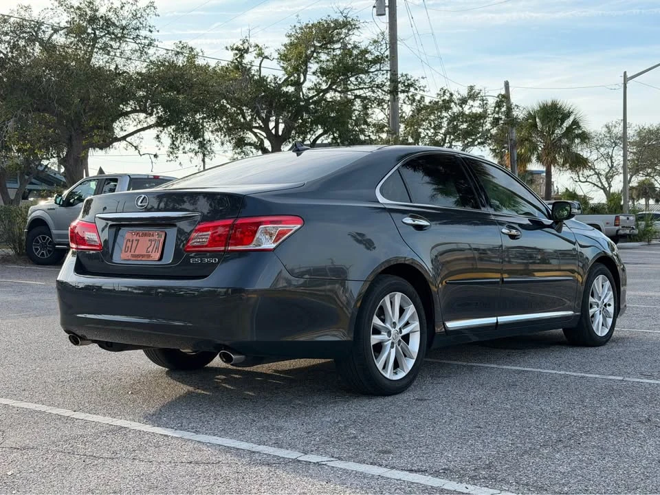 2011 Lexus ES 5th Gen - Image 5 of 17