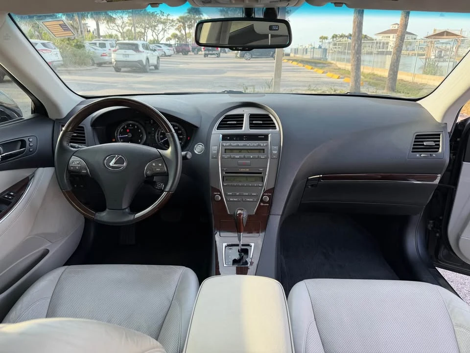 2011 Lexus ES 5th Gen - Image 16 of 17
