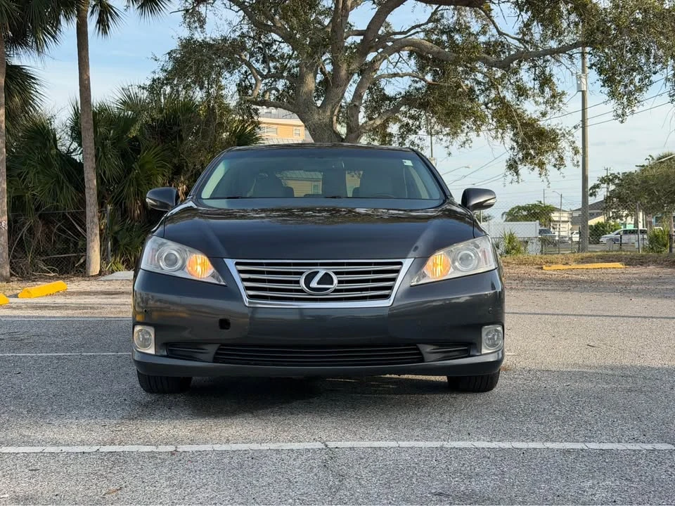 2011 Lexus ES 5th Gen - Image 2 of 17