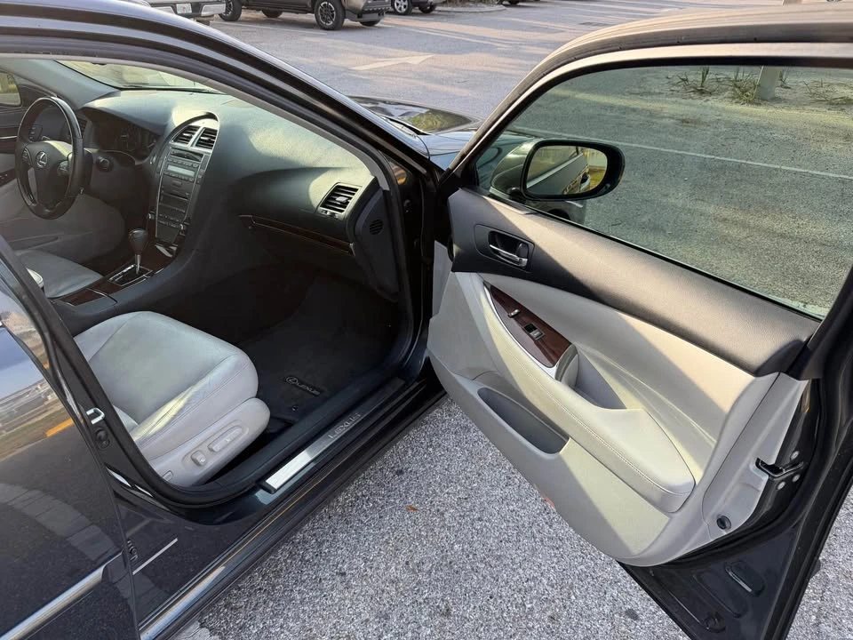 2011 Lexus ES 5th Gen - Image 11 of 17