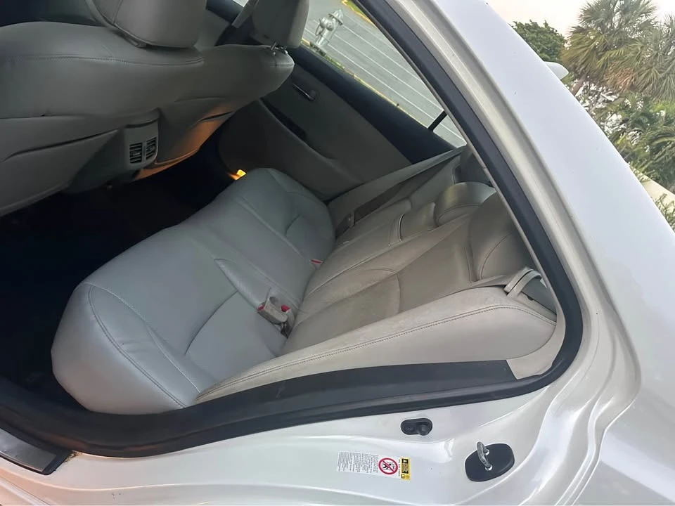 2011 Lexus ES 5th Gen - Image 10 of 13