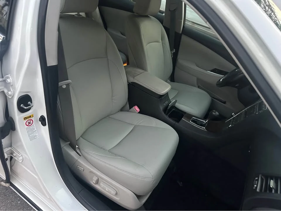 2011 Lexus ES 5th Gen - Image 8 of 13