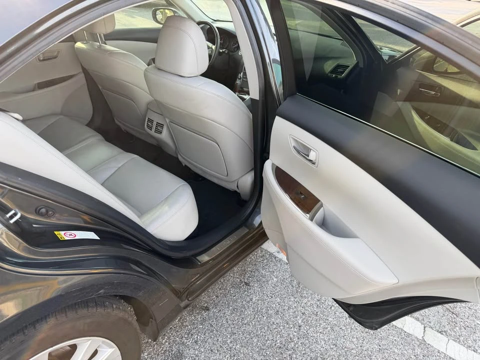 2011 Lexus ES 5th Gen - Image 14 of 17
