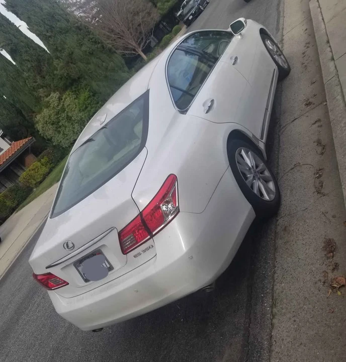 2011 Lexus ES 5th Gen - Image 3 of 3