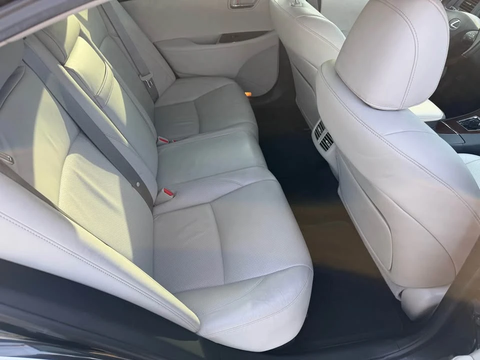 2011 Lexus ES 5th Gen - Image 15 of 17
