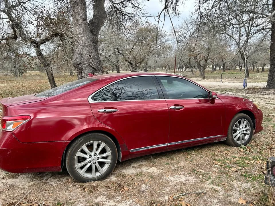 2011 Lexus ES 5th Gen - Image 3 of 12