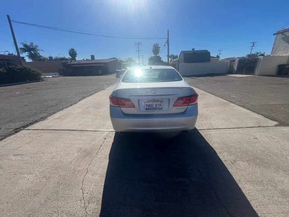 2011 Lexus ES 5th Gen - Image 3 of 15