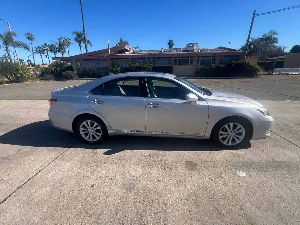 2011 Lexus ES 5th Gen - Image 5 of 15