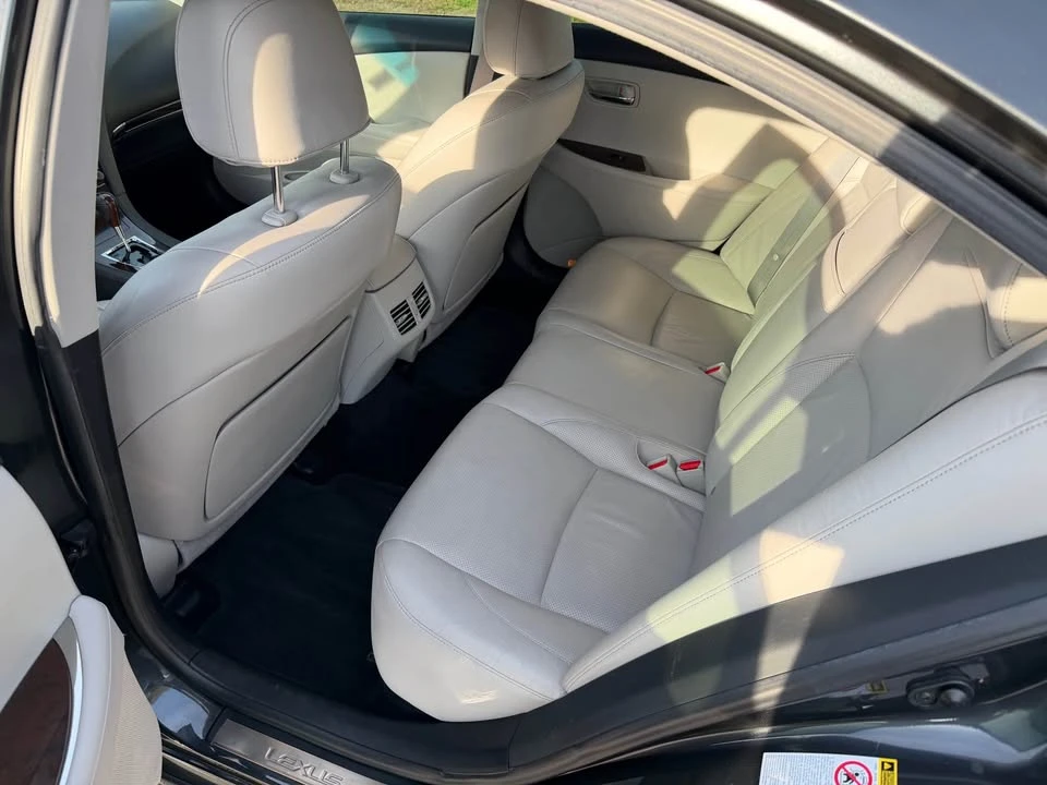 2011 Lexus ES 5th Gen - Image 13 of 17