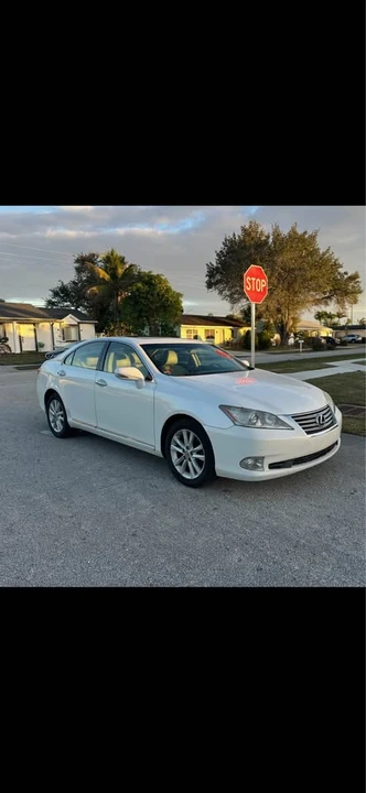 2011 Lexus ES 5th Gen - Image 2 of 12