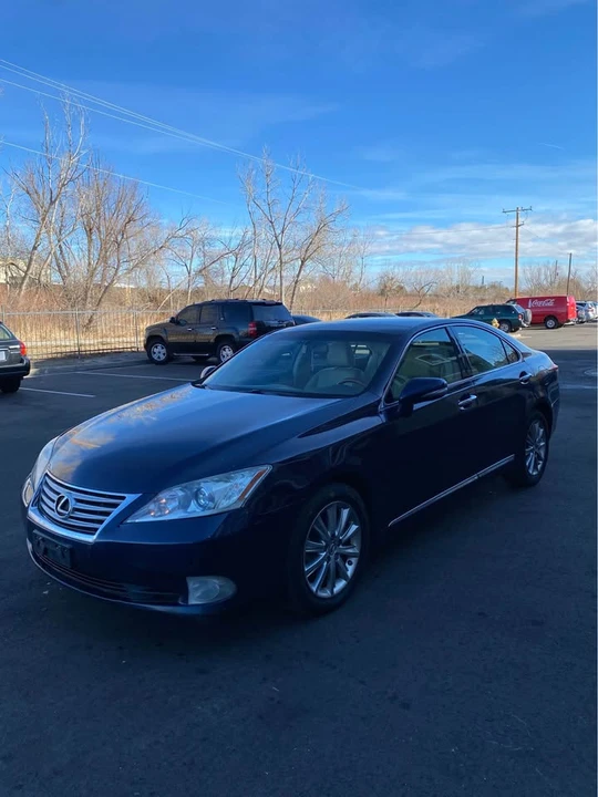 2011 Lexus ES 4th Gen - Image 2 of 10