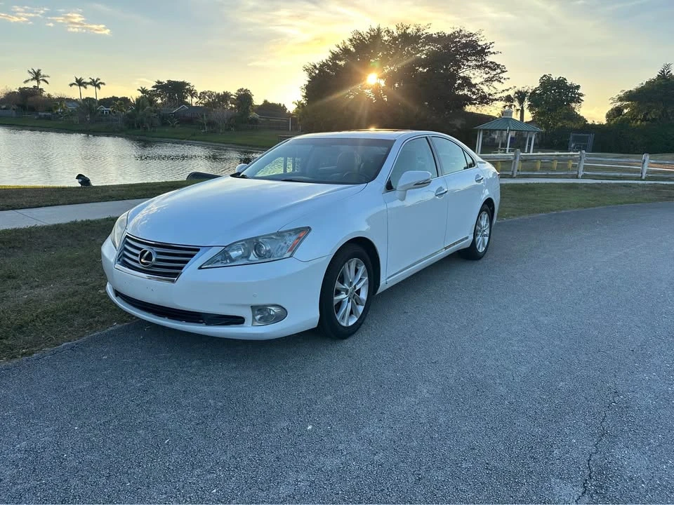 2011 Lexus ES 5th Gen - Image 7 of 12