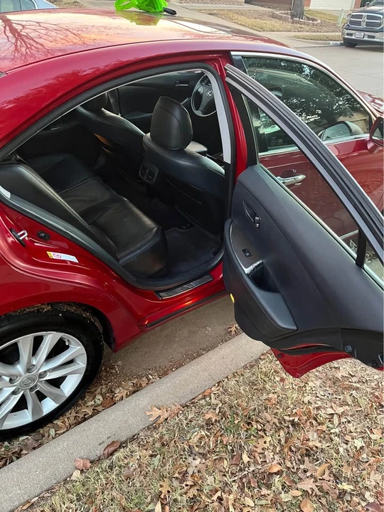 2011 Lexus ES 5th Gen - Image 12 of 18