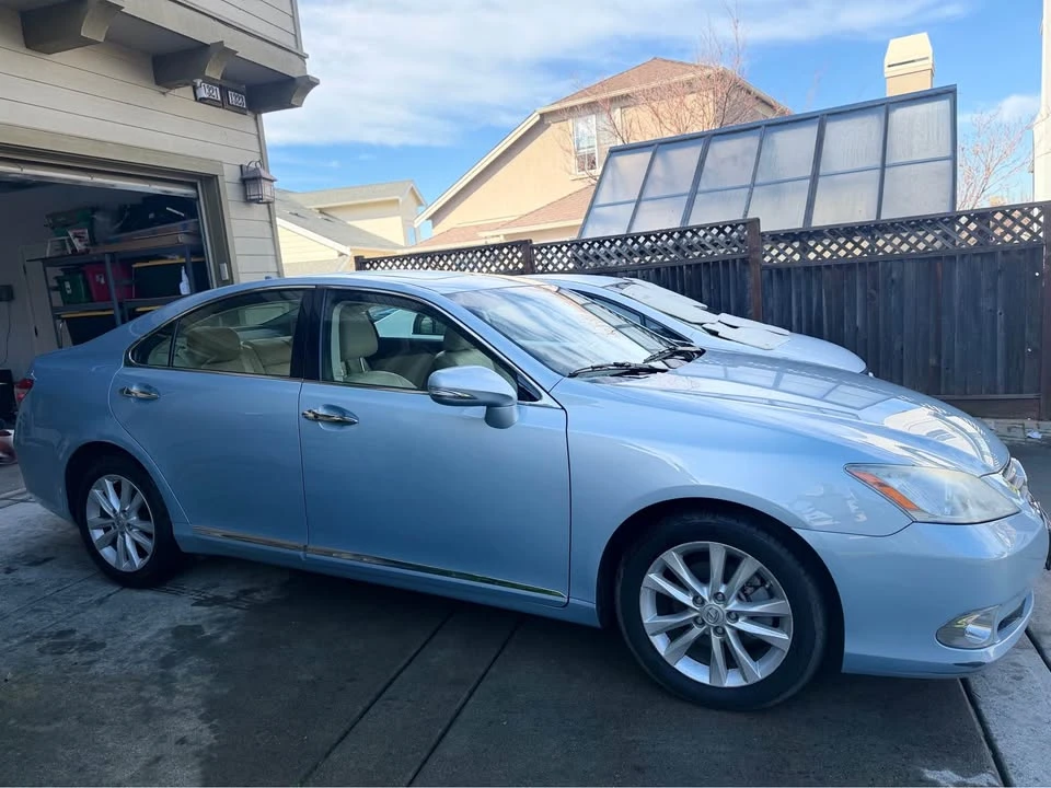 2011 Lexus ES 5th Gen - Image 10 of 20