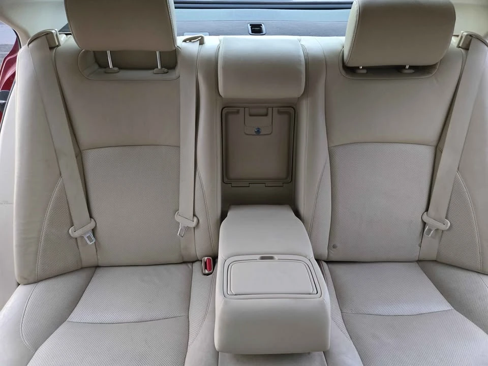 2011 Lexus ES 4th Gen - Image 11 of 18