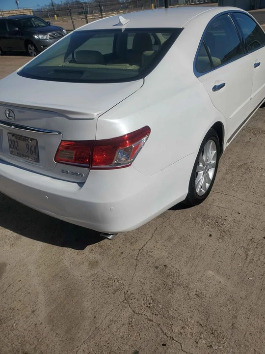 2011 Lexus ES 4th Gen - Image 7 of 9