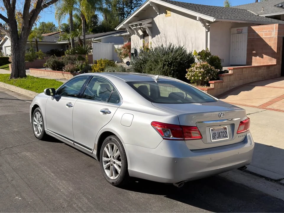 2011 Lexus ES 4th Gen - Image 3 of 6