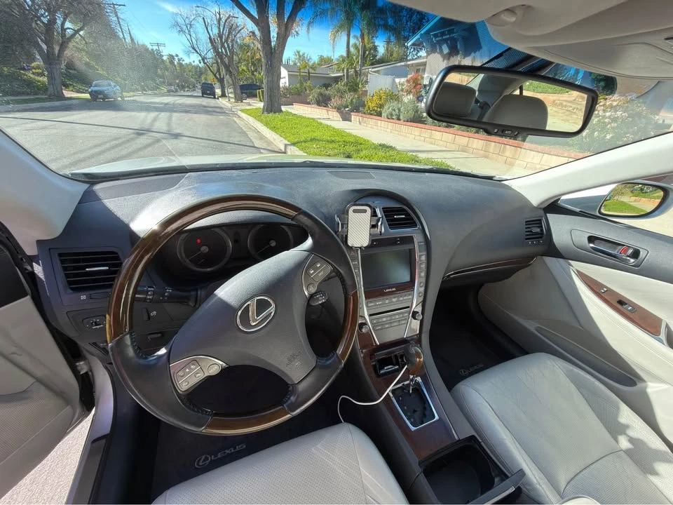 2011 Lexus ES 4th Gen - Image 5 of 6