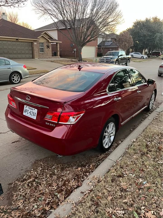 2011 Lexus ES 5th Gen - Image 4 of 18