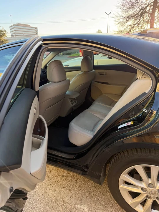 2011 Lexus ES 4th Gen - Image 7 of 10